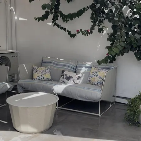Bougainvillea Lounge * Oroklini
